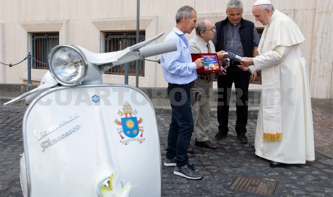 El Papa recibió a una pequeña delegación de participantes en el Segundo Encuentro Internacional “Roma Caput Vespa”. Notimex