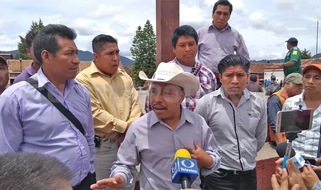 Armando Hernández, hizo un llamado a las autoridades a que intervengan para dar solución al conflicto, y evitar un posible enfrentamiento. Manuel Martínez / CP