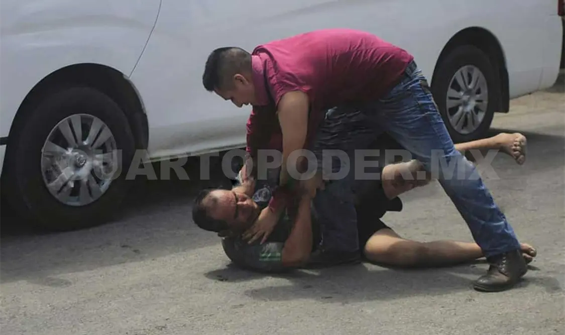 El comerciante al percatarse del ilícito emprendió la persecución y dio alcance al hombre; ambos forcejearon, siendo sometido el delincuente. CP