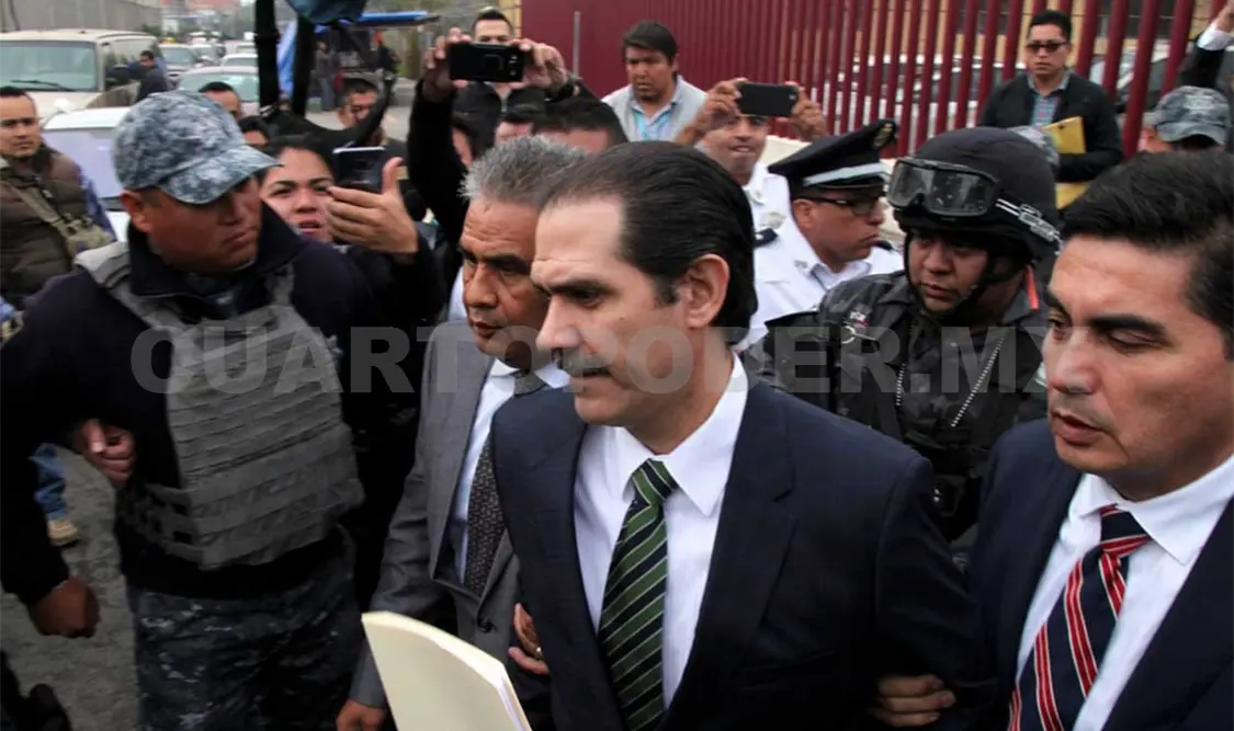 El 11 de noviembre de 2016, Padrés Elías fue arrestado por delitos de lavado de dinero y defraudación. Agencias