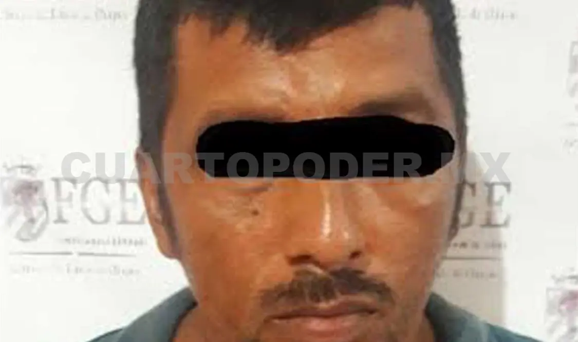 Aseguran a hombre que llevaba un rifle al hombro
