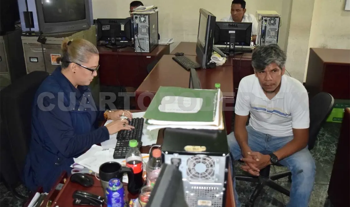 Polícias de Tuxtla Gutiérrez agreden a reportero de esta casa editorial. Óscar León / CP