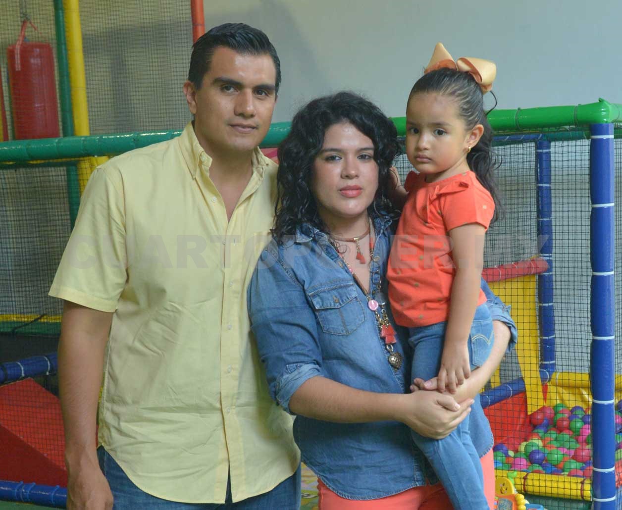 Hanna Sofía apagó cuatro velitas