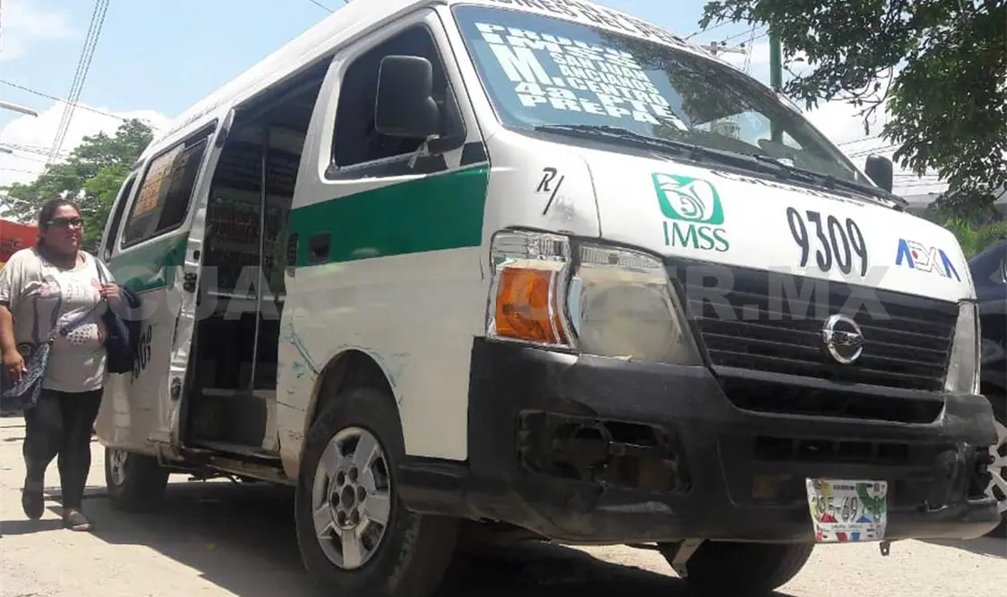 Miles de pesos en daños materiales dejó el choque del colectivo contra vehículos particulares en la 9ª Sur.