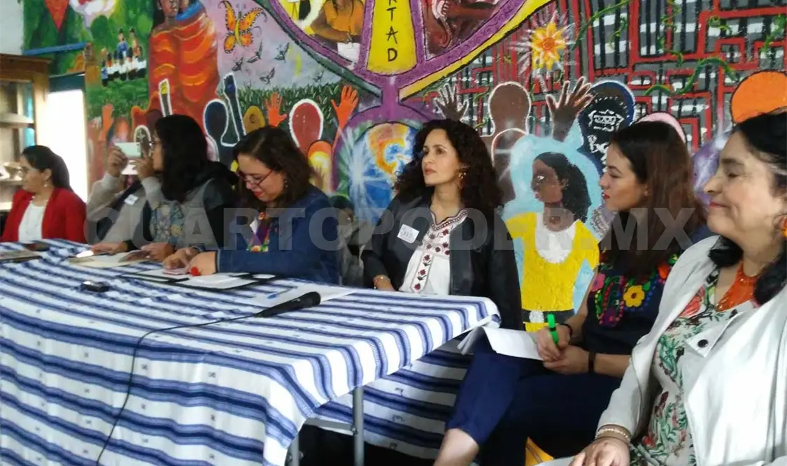 La senadora Harp reiteró que hacen falta mecanismos para proteger el conocimiento de la artesanas chiapanecas. Elio Henríquez / CP