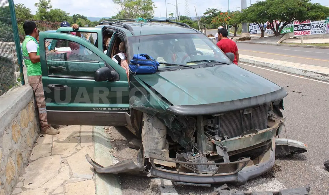 Oficiales de Tránsito y Vialidad Municipal tomaron conocimiento del accidente y ordenaron que las unidades fueran llevadas al corralón. Edberg Mayorga / CP