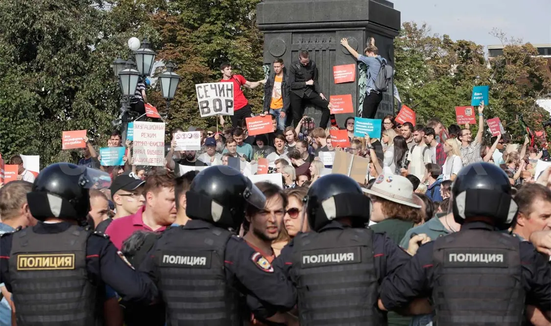 Más de 100 personas fueron detenidas en esta capital. AP