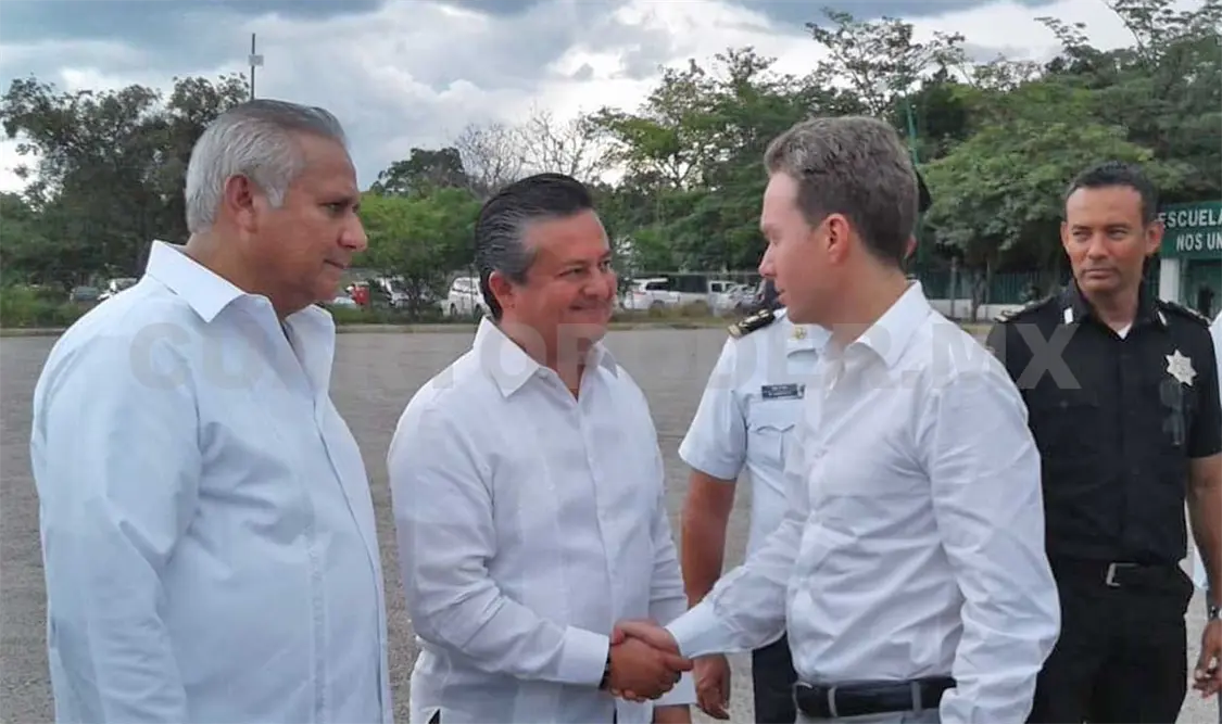 Velasco Coello y Molano Robles entregaron 16 patrullas equipadas. CP