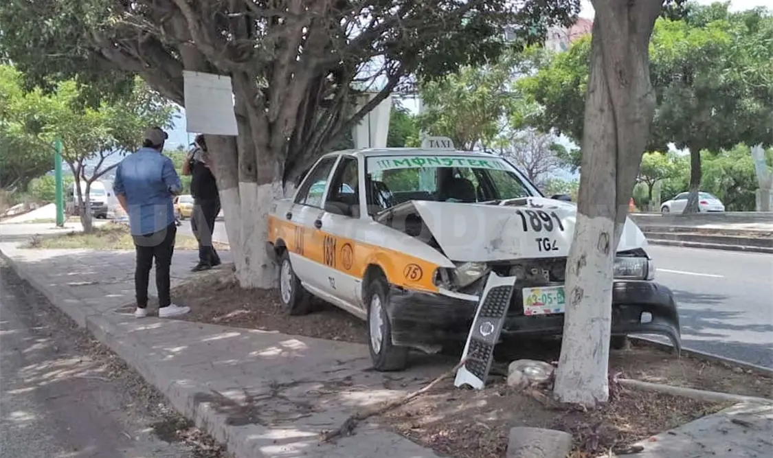 El exceso de velocidad provocó que el conductor perdiera el control de la unidad e impactara contra un árbol. Edberg Mayorga / CP