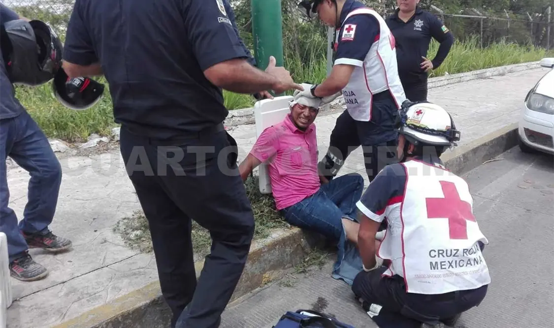 Acelerado jinete derrapa y termina con serias lesiones