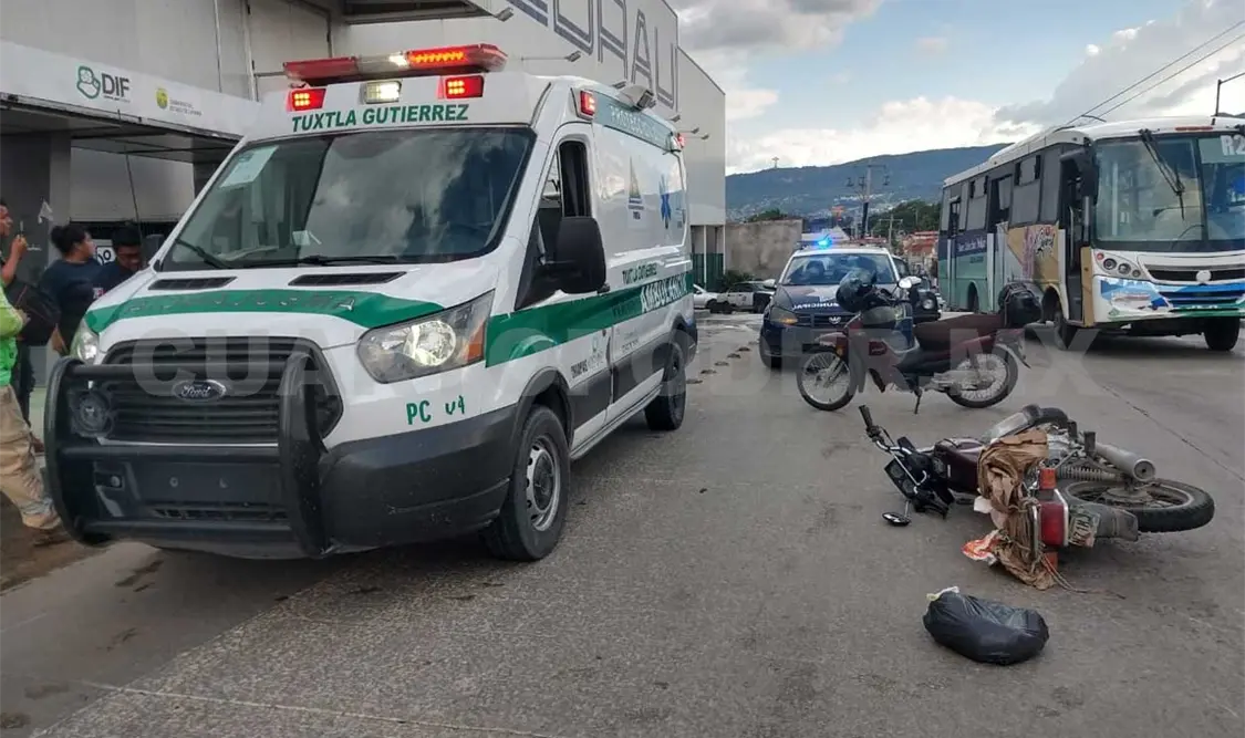 Repartidor es embestido por una camioneta