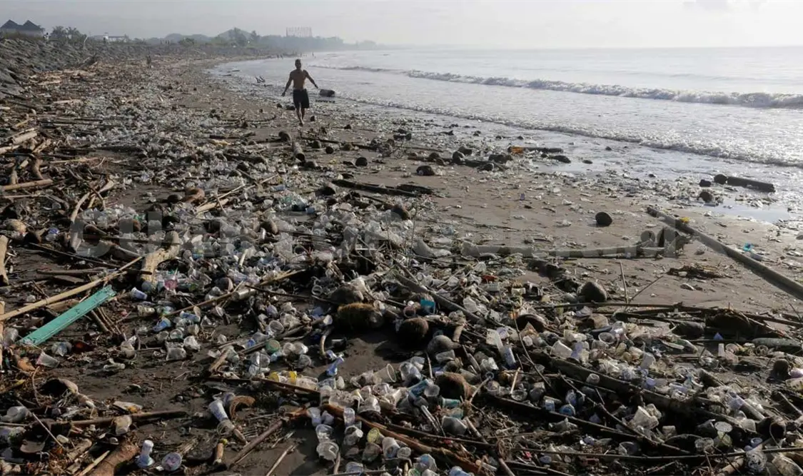 Urge cambiar hábitos en uso de plásticos