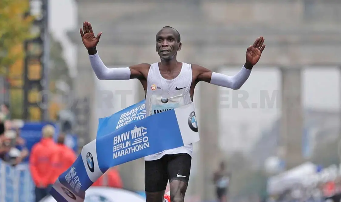 Eliud rompe récord mundial en el Maratón