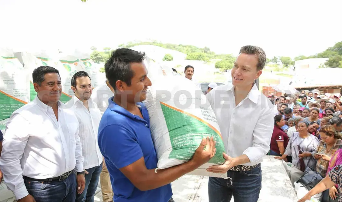 Entrega MVC fertilizante a más de cuatro mil productores
