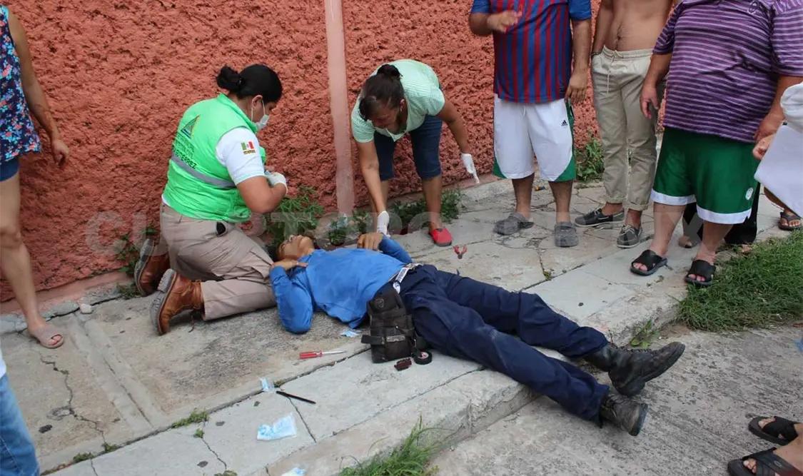 Empleado recibe fuerte descarga