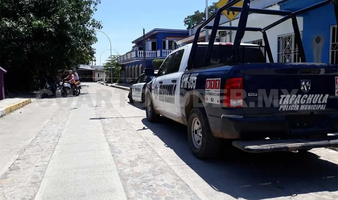 De tres disparos hieren a hombre en su casa
