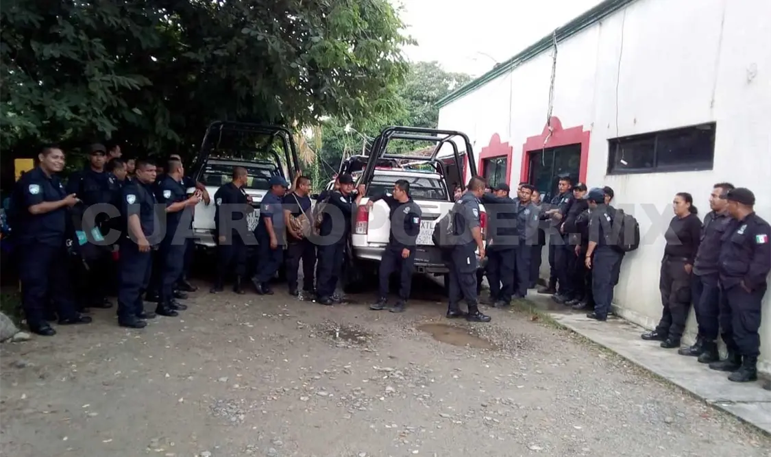 Policías de Huixtla exigen pagos y aguinaldos atrasados