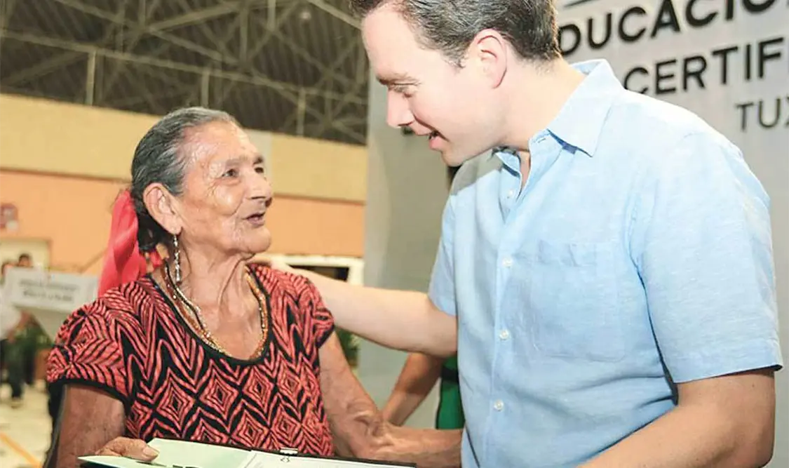 Velasco combate rezago educativo en Chiapas