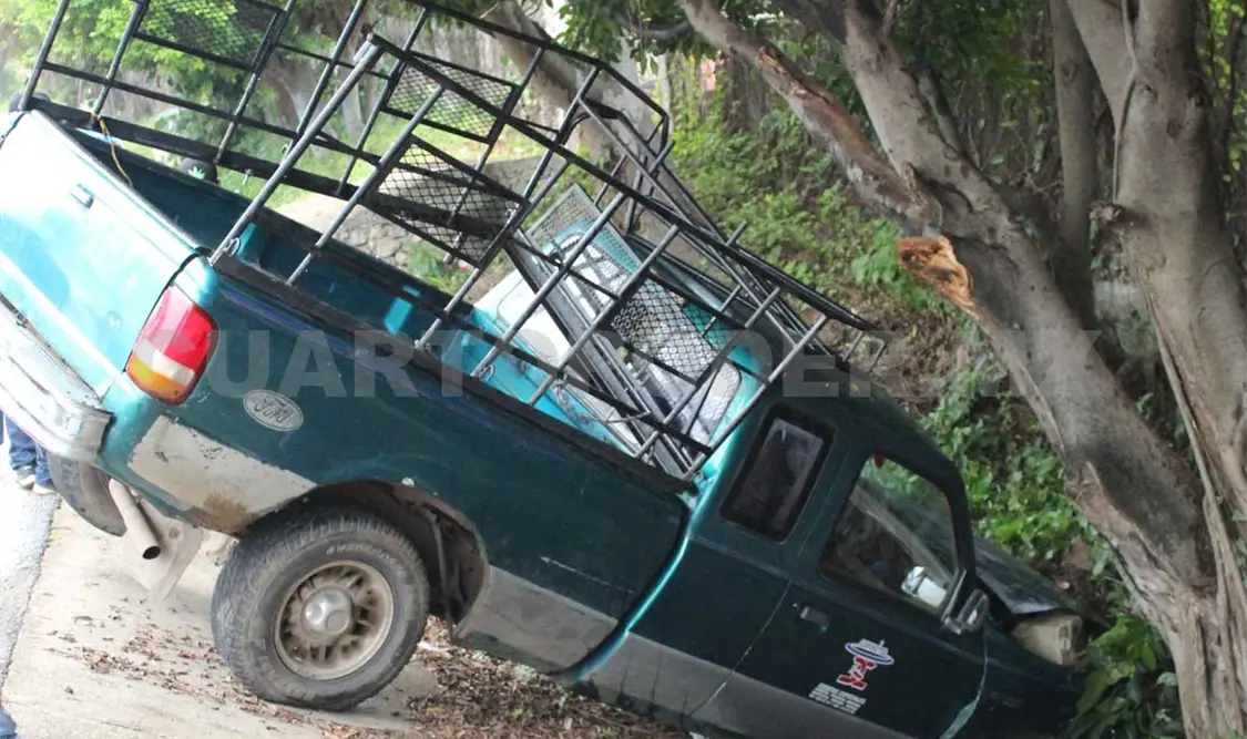 Debido al exceso de velocidad originaron que el conductor perdiera el control y terminara encajonado en el canal de aguas pluviales. Edberg Mayorga / CP
