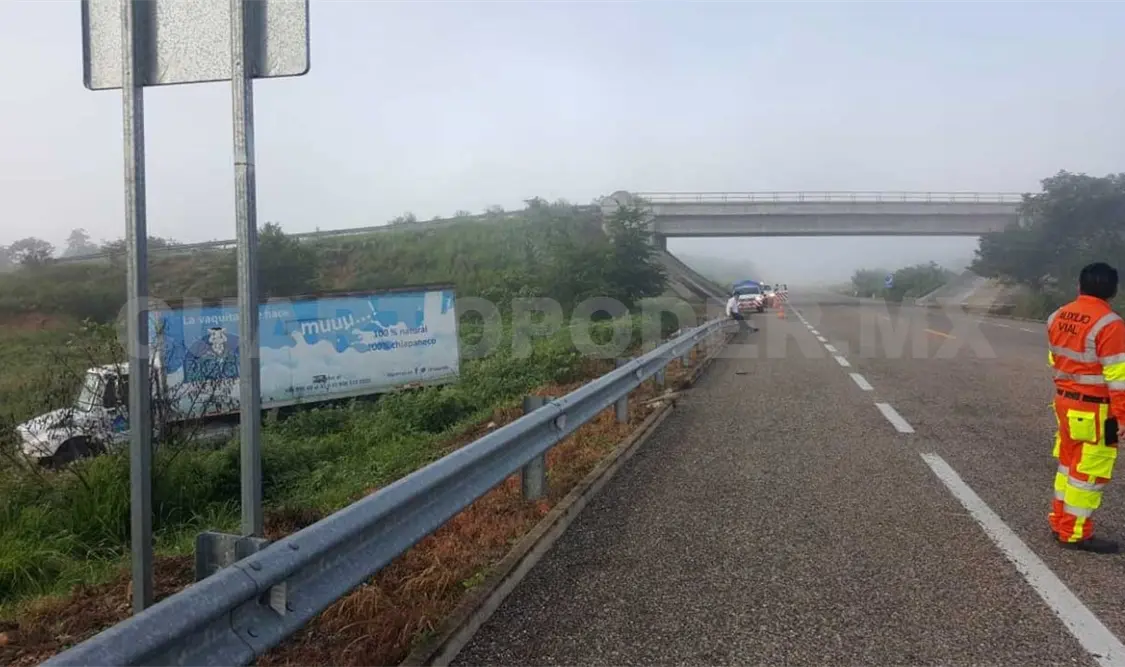Sólo daños materiales dejó el accidente carretero en las primeras horas del sábado. Luis Castellanos / CP