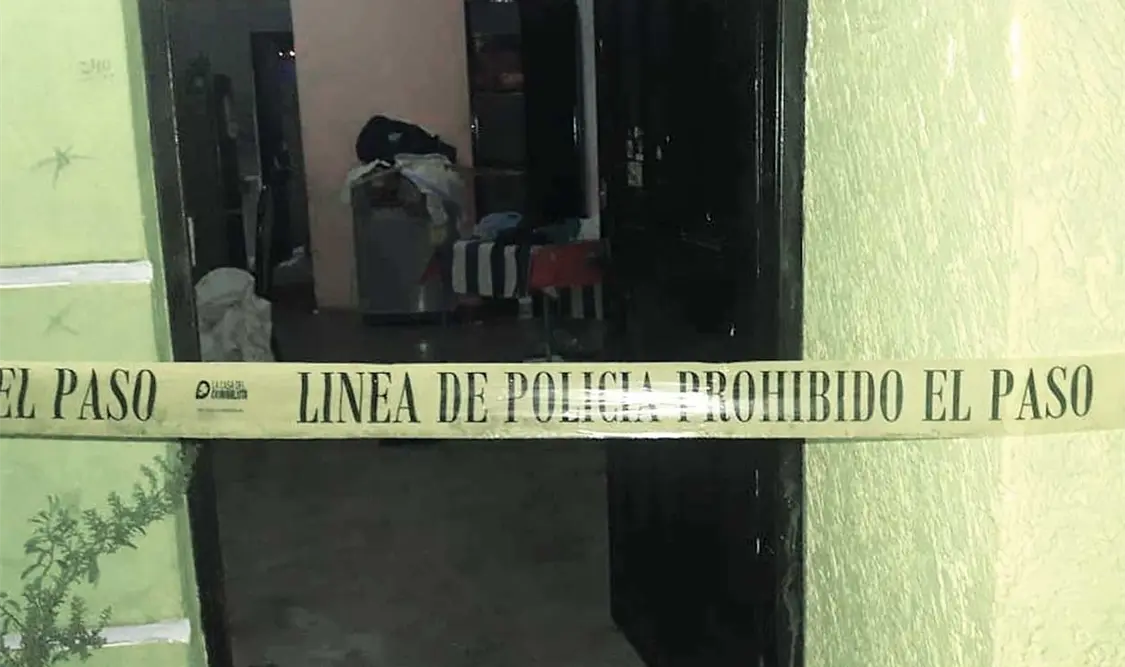 Al confirmarse el deceso, elementos policíacos acordonaron la zona y pidieron el apoyo del Ministerio Público para dar fe de los hechos. Rafael Victorio / CP