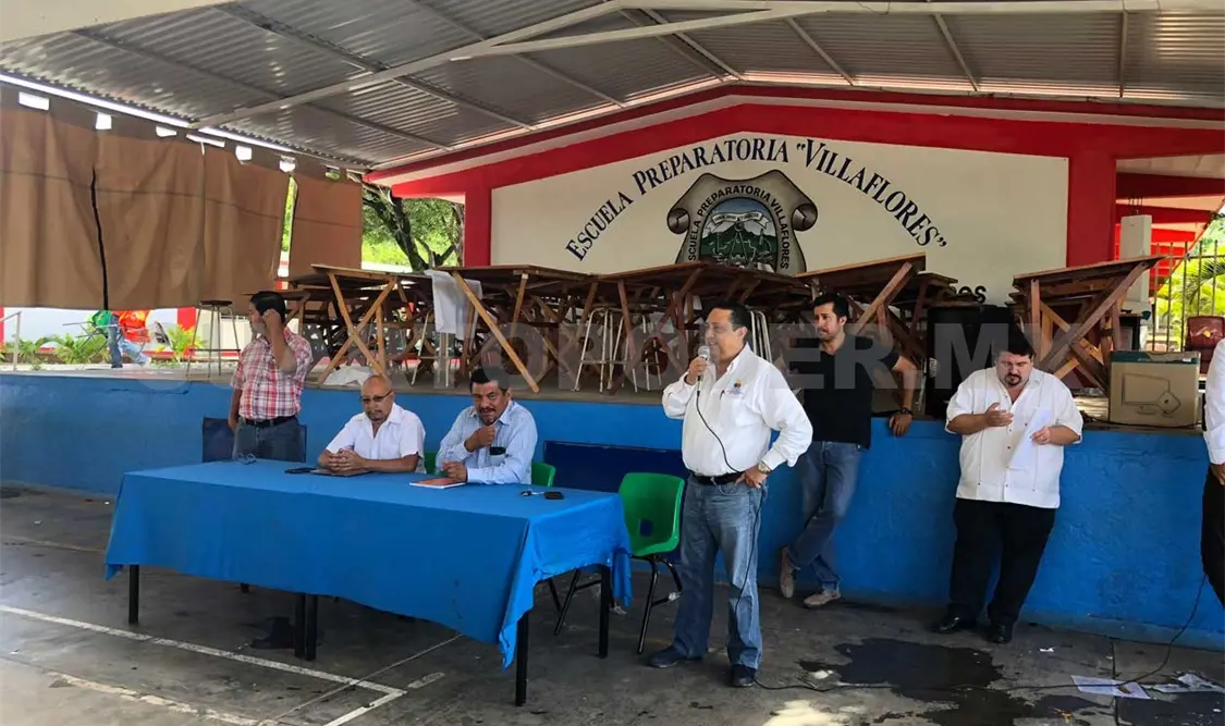 Preparatoria se va a paro en apoyo a maestros