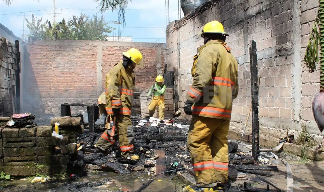 Incendio deja reducida a cenizas una humilde casa
