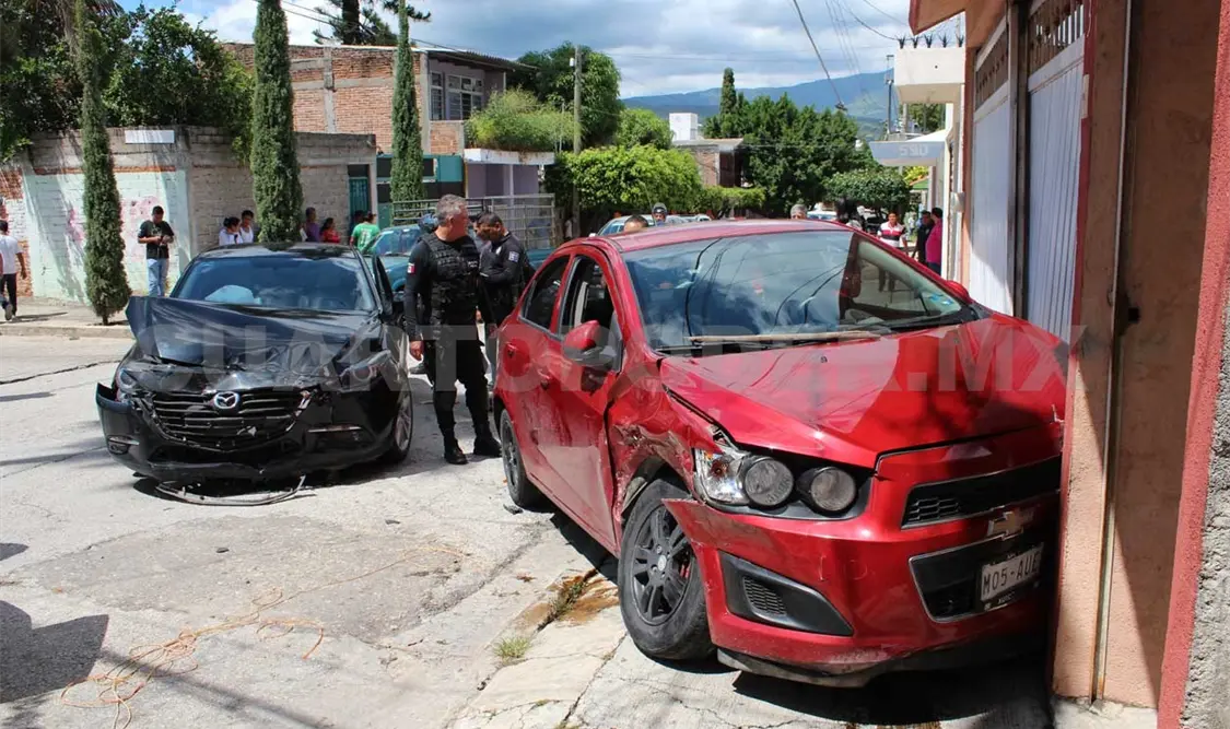 Fallido asalto deja destrozos