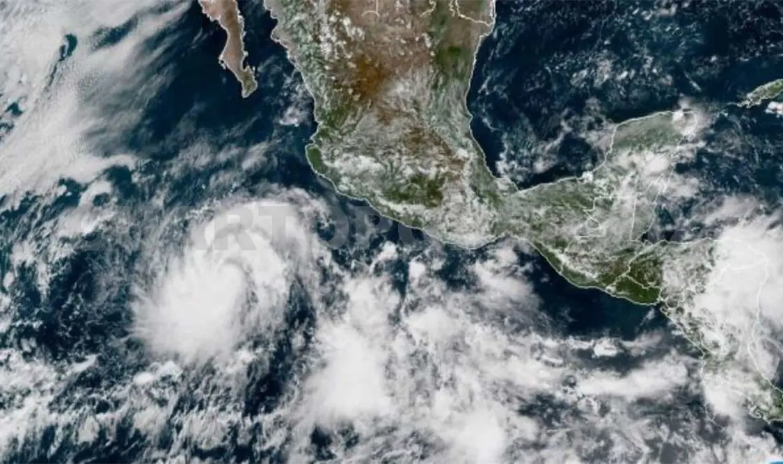 Huracán Rosa se ubica en Colima