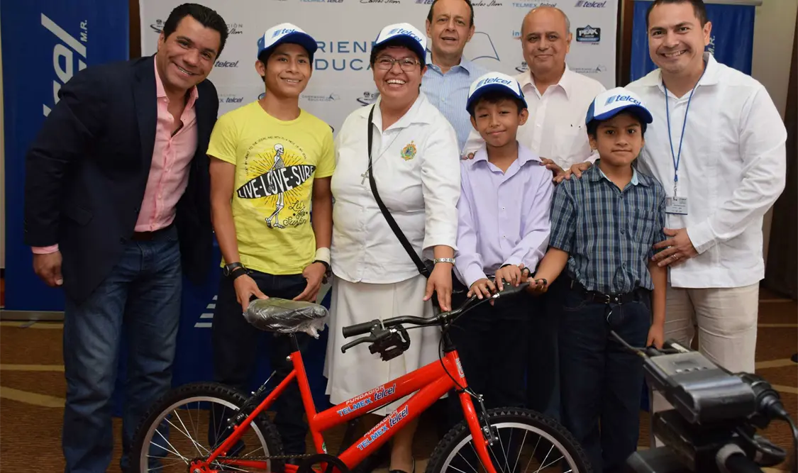 Fundación Telmex-Telcel brindará ayuda a niños y jóvenes con becas, computadoras, impresoras y bicicletas. Guillermo Ramos / CP