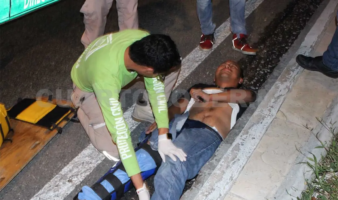 Sujeto atropellado debajo de puente peatonal en Tuxtla