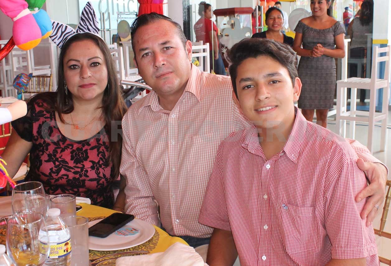 Miguelito disfrutó su fiesta