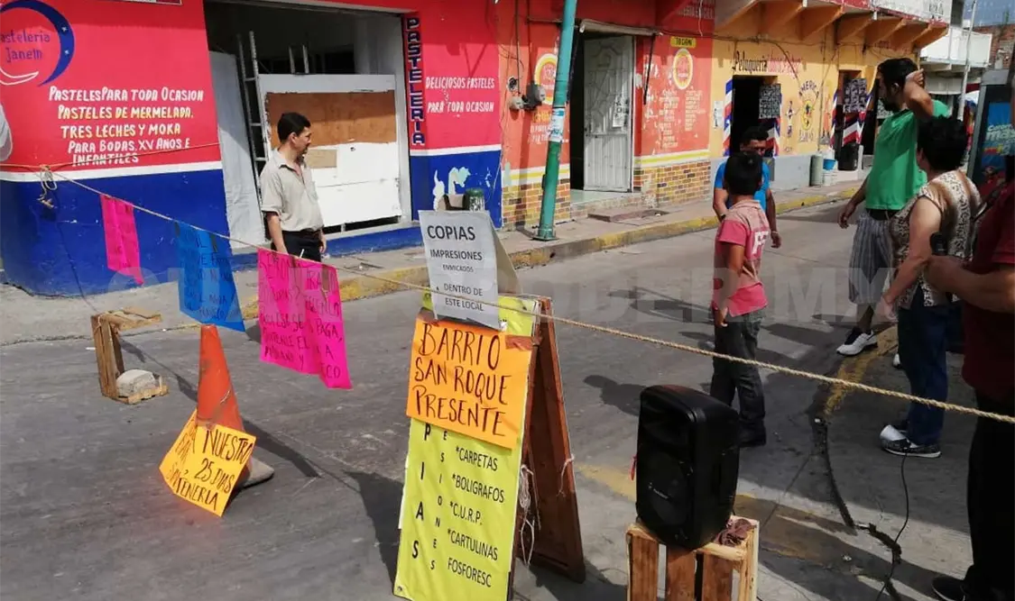 Bloquean calle por falta de agua potable