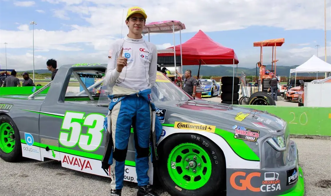 El piloto de 15 años de edad sigue con paso firme y ha logrado una estupenda calificación; se apuntó la “pole” en el Gran Premio Arris. Cortesía