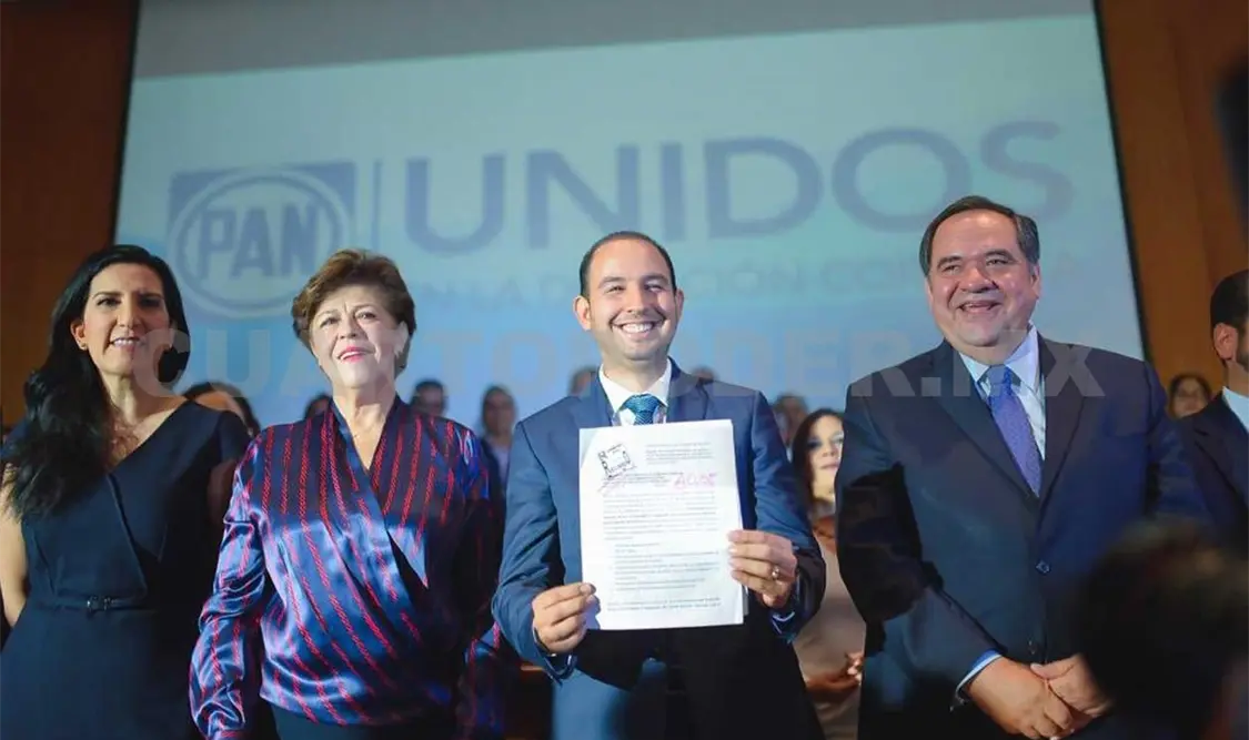Marko Cortés hizo entrega de la documentación solicitada para el registro. @MarkoCortes