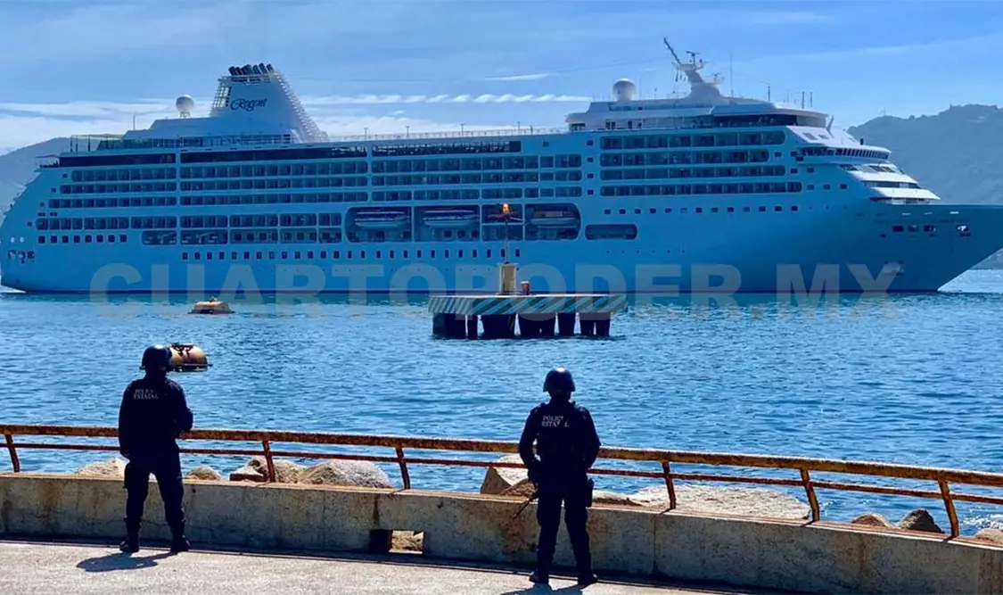 El primer crucero en arribar al puerto de Acapulco fue el “Seven Seas Mariner”. NTX