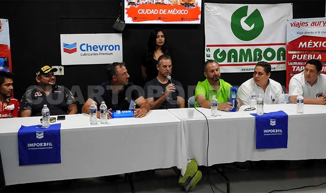 En la presentación de la nueva hermandad del automovilismo entre los Goeters y los Ortiz también estuvo la marca Chevron. Cortesía
