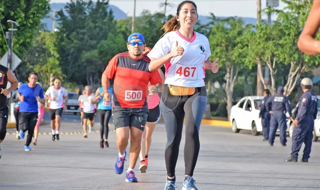 Jorge Guízar y Gabriela Gálvez, ganan carrera