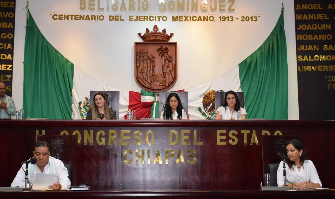 La presidenta del Congreso del Estado asegura que puede vivir con 10 mil pesos mensuales. Foto: Guillermo Ramos/CP