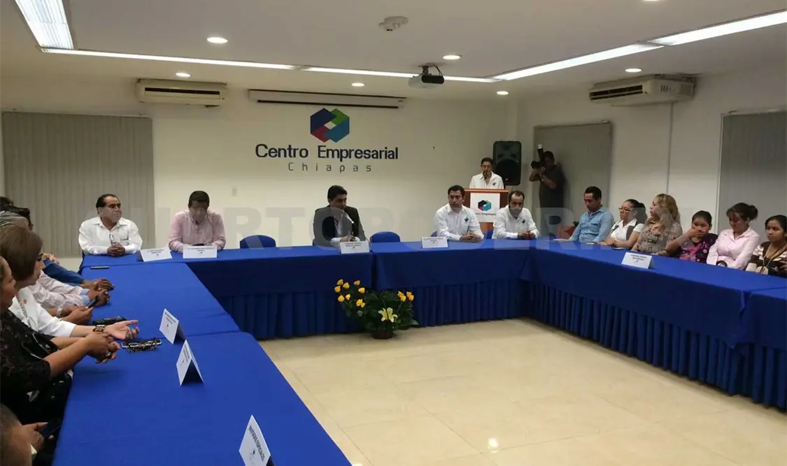 Clausuran curso “Retos de la empresa familiar”