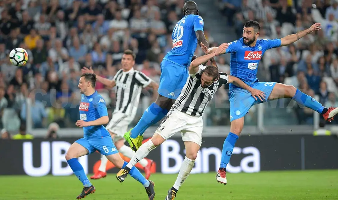 Napoli y Liverpool chocan en la segunda jornada