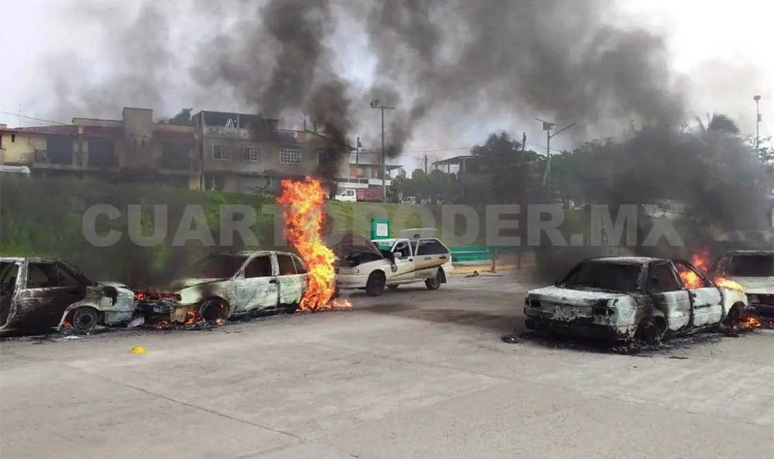 Conflicto de transportistas termina en quema de taxis