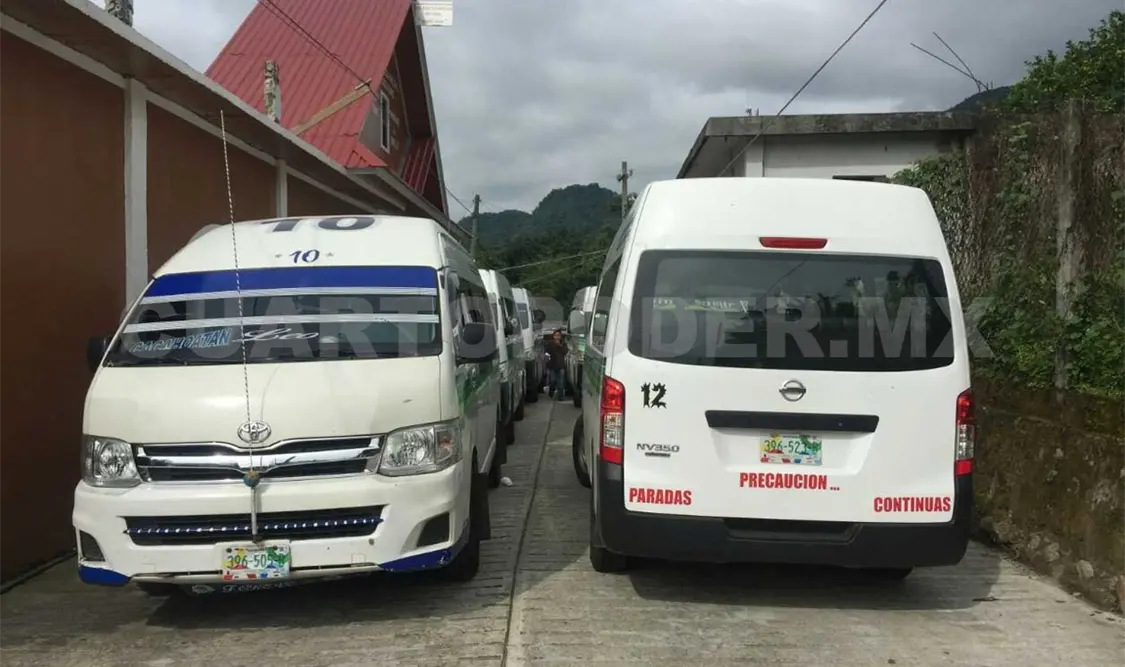 Comuneros liberan colectivos retenidos