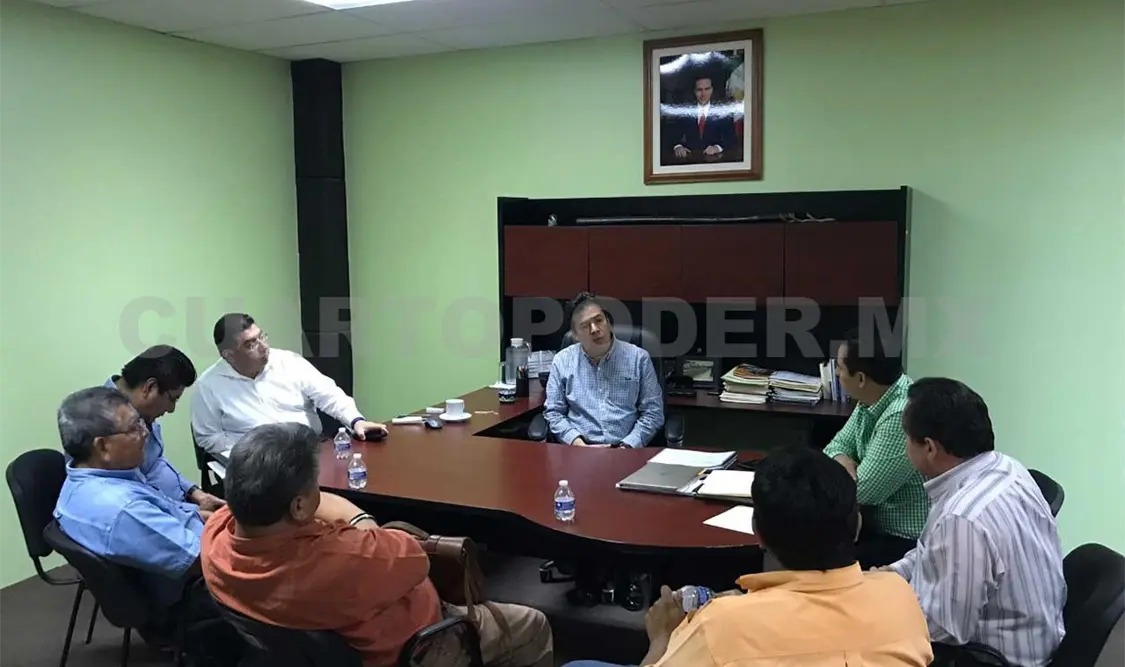 Transportistas mantienen mesa de diálogo con ST