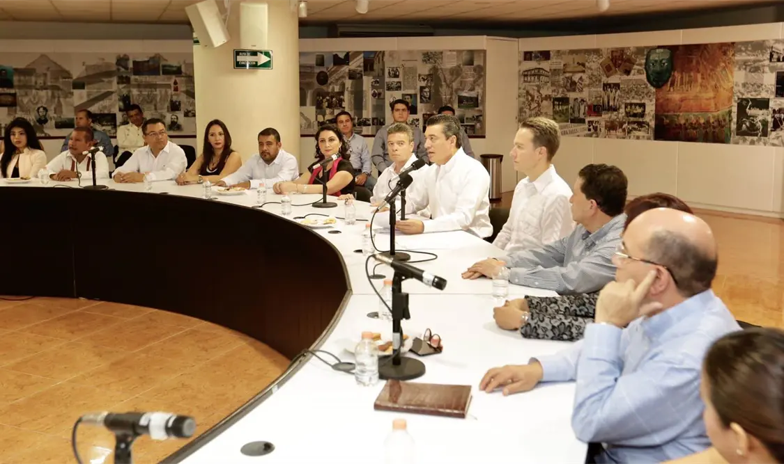 En Palacio de gobierno, el equipo de transición llevaron a cabo la reunión para la transición. CP