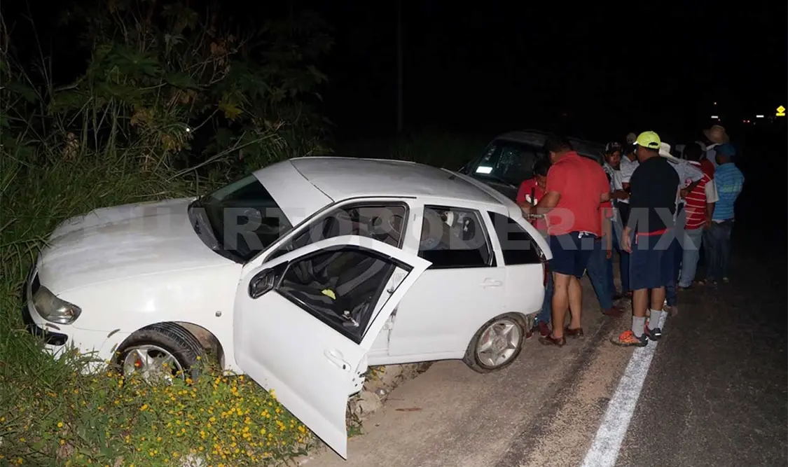 Ebrio provoca percance vial; una persona herida