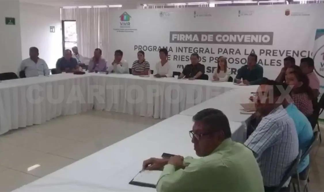 Reciben docentes Manual del programa “Vivir Seguro”