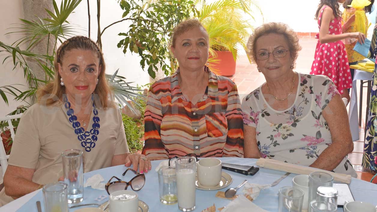 Sandra celebró su baby shower