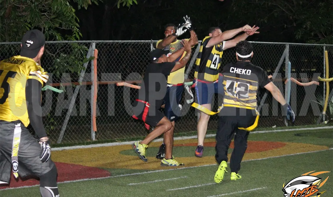 Con un contundente marcador de 26 puntos contra seis fue como la escuadra emplumada terminó por superar a los licántropos. Cortesía