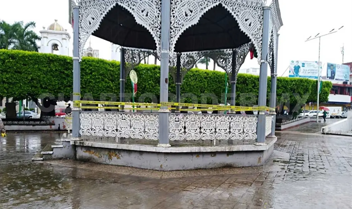 Por riesgoso clausuran kiosko de Tapachula